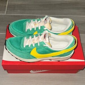 Nike Waffle Debut Wing Women Sneakers